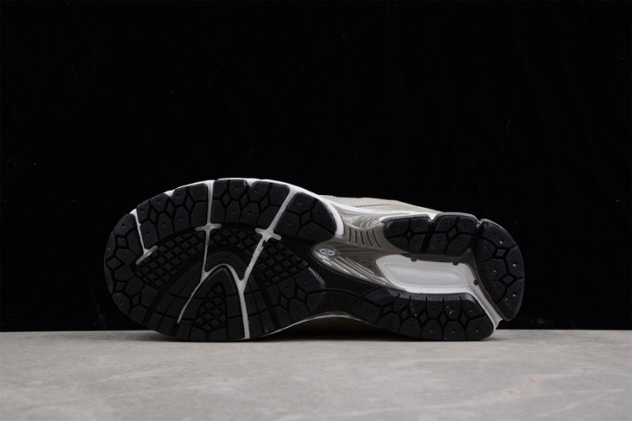 new balance 2002r invincible x n.hoolywood ml2002rv