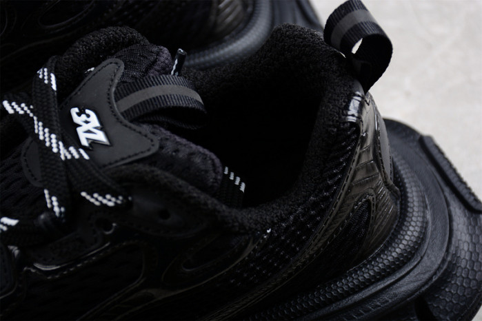 Balenciaga Phantom Sneaker W1B02 0103