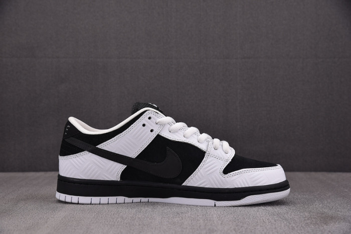 Nike SB Dunk Low TIGHTBOOTH FD2629-100