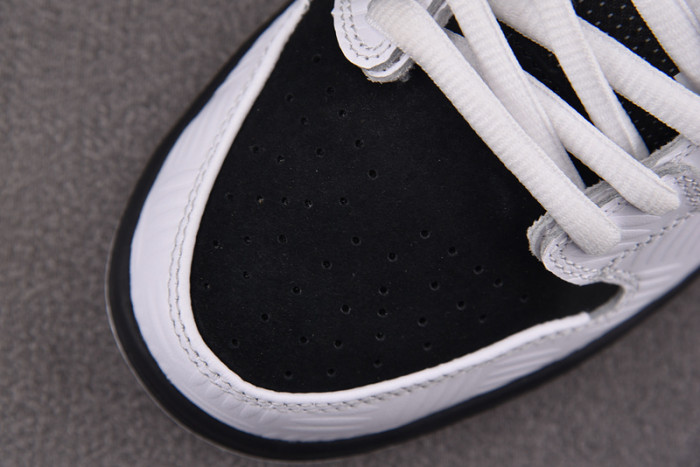 Nike SB Dunk Low TIGHTBOOTH FD2629-100