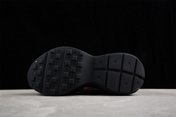 G*u*i* trainer sneaker 107