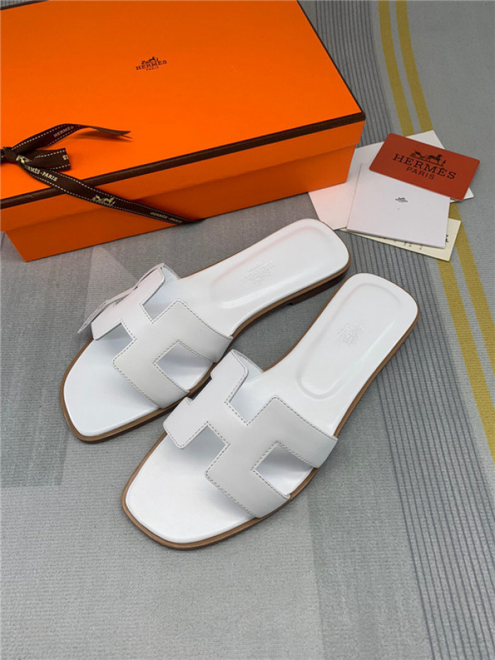 herme* sandal18