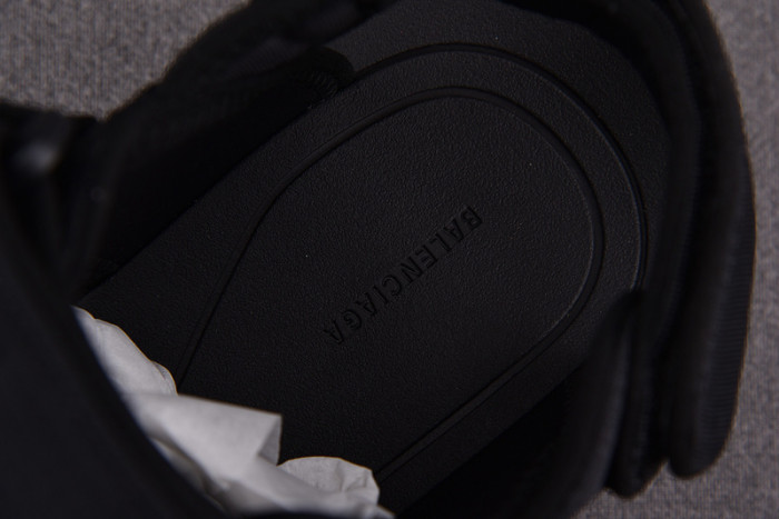 balenciag* sandal 18