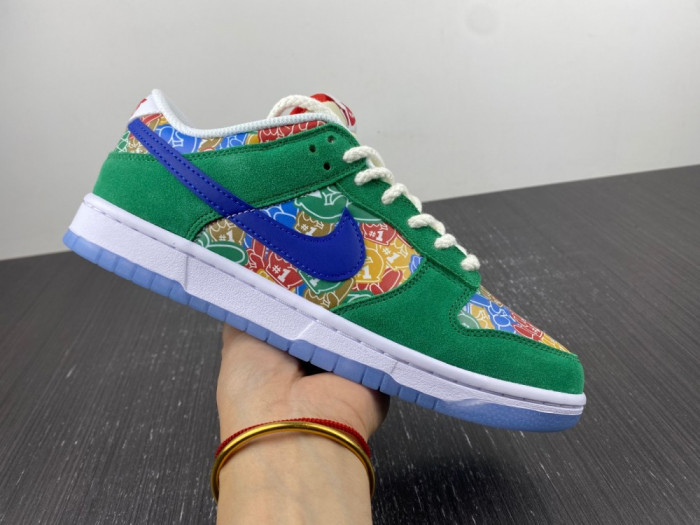 Nike Dunk Low Foam Finger DZ5184-300