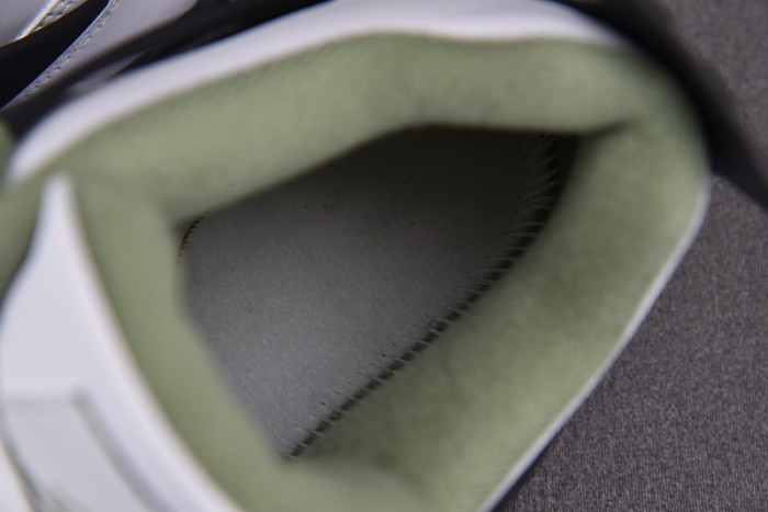 air jordan 4 wmns “oil green” aq9129-103