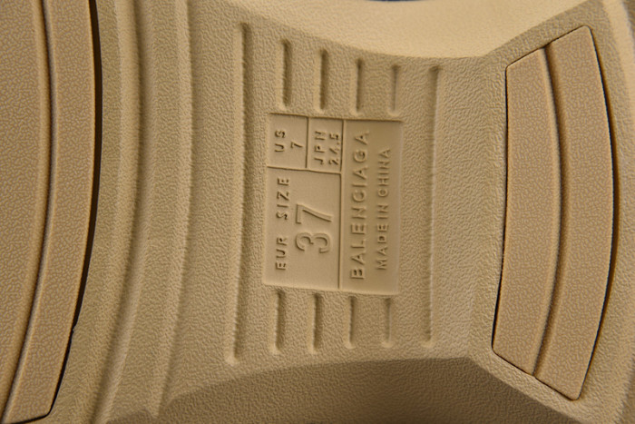 balenciag* sandal 17