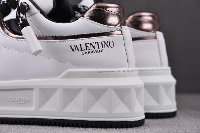v*lentino garavani one stud sneakers m237037