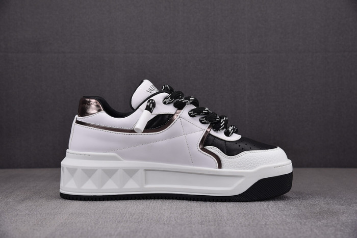 v*lentino garavani one stud sneakers m237037