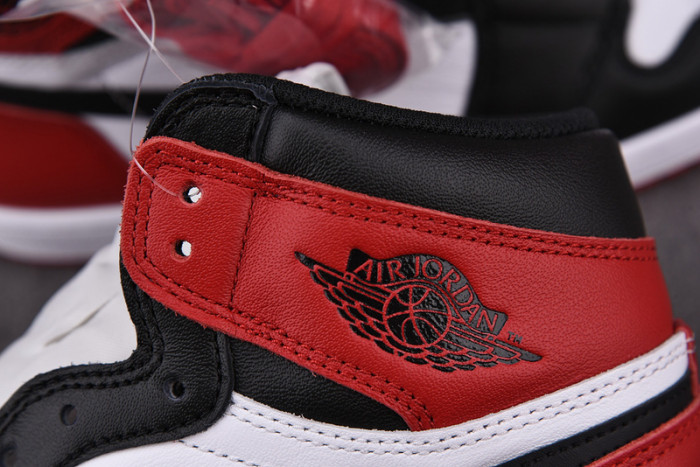 air jordan 1 high og “black toe” white/ black-varsity red 555088-125
