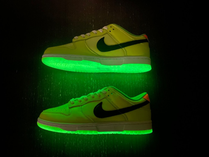 nike dunk low glow in the dark fj4610-702