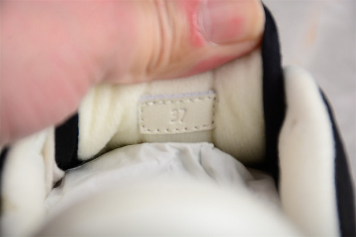 G*u*i* trainer sneaker 101