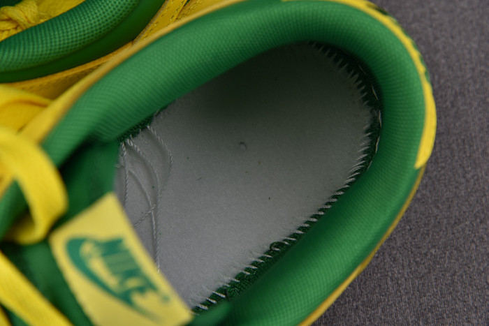 nike dunk low reverse brazil dv0833-300